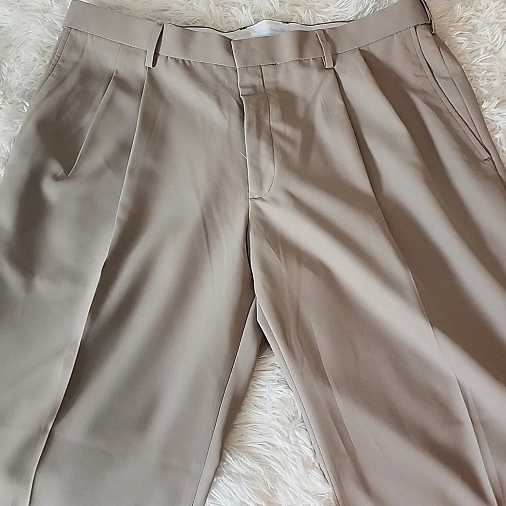 Haggar Classic Fit Mynx Dress Pants Brand New